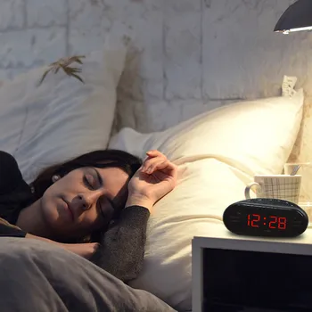 Цифровой светодиодный будильник с функцией двухчастотного радио FM / AM для домашнего офиса, светящиеся часы, электронные настольные часы с повтором